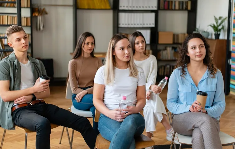 Як побудована програма курсу та формат занять